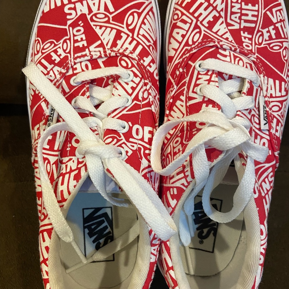 Vans (like new) women’s (size 6)